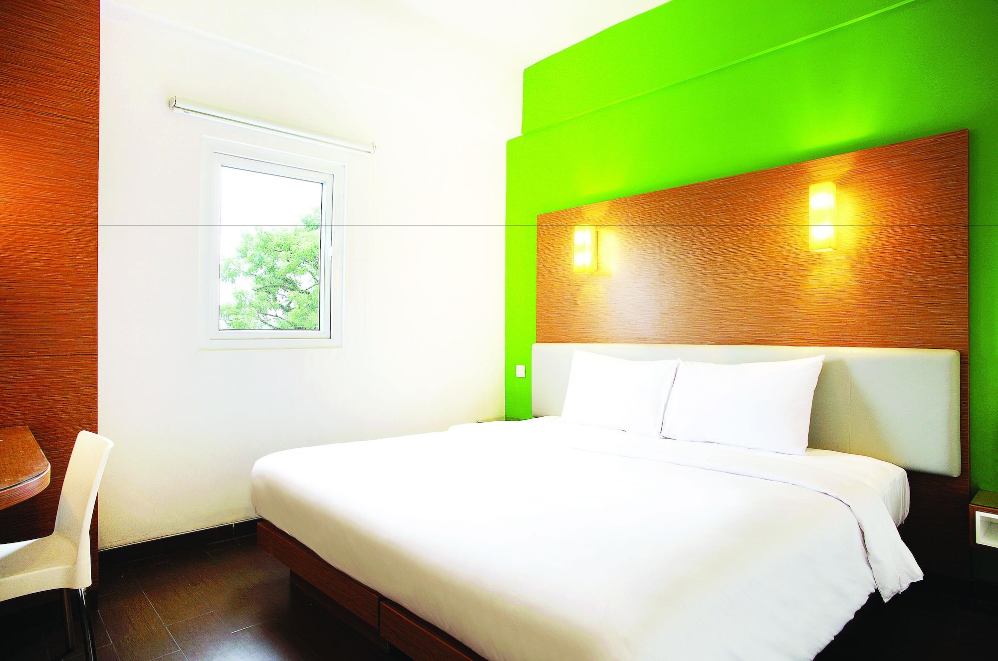 Amaris Hotel Darmo Surabaya Exterior foto